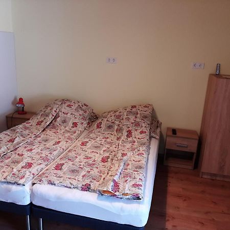Gyopar Gyoengye Apartmanhaz Orosháza Exteriér fotografie