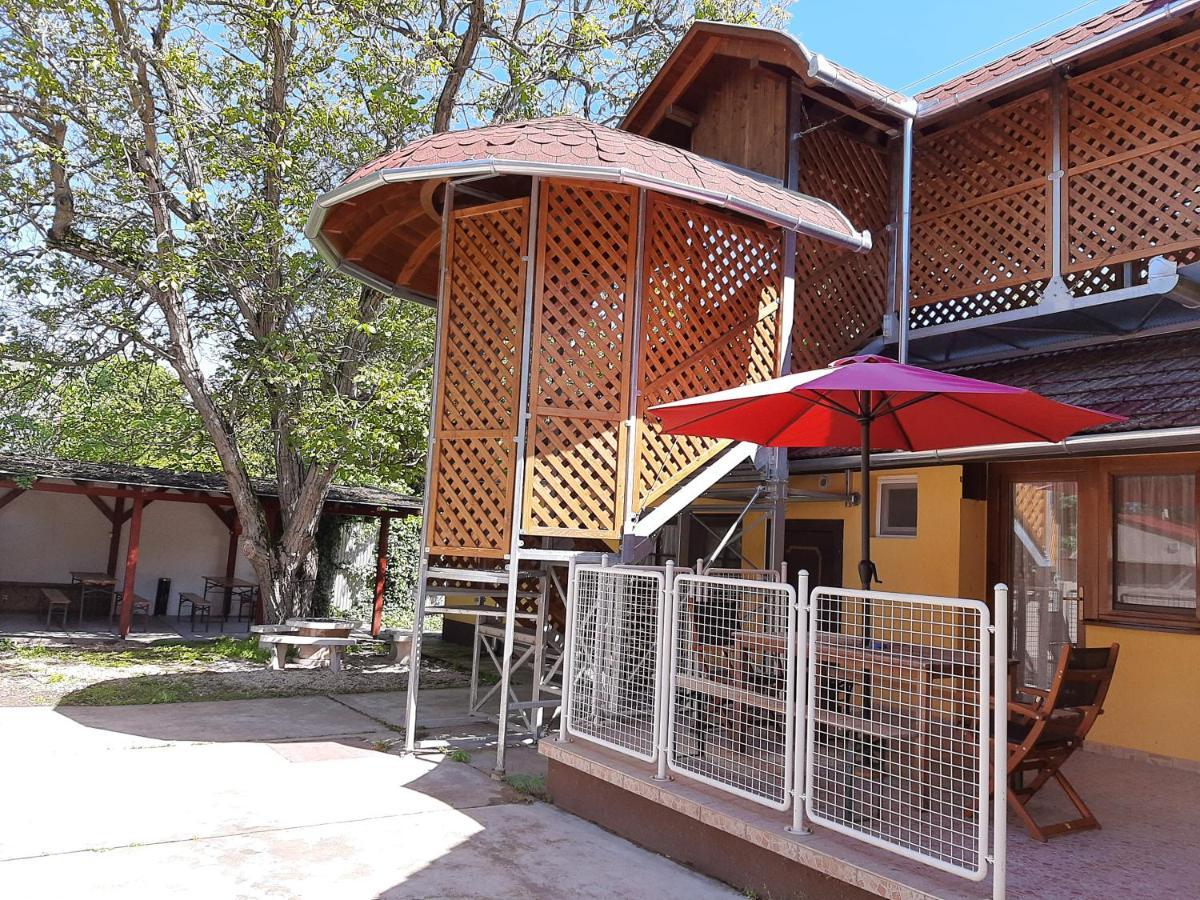 Gyopar Gyoengye Apartmanhaz Orosháza Exteriér fotografie