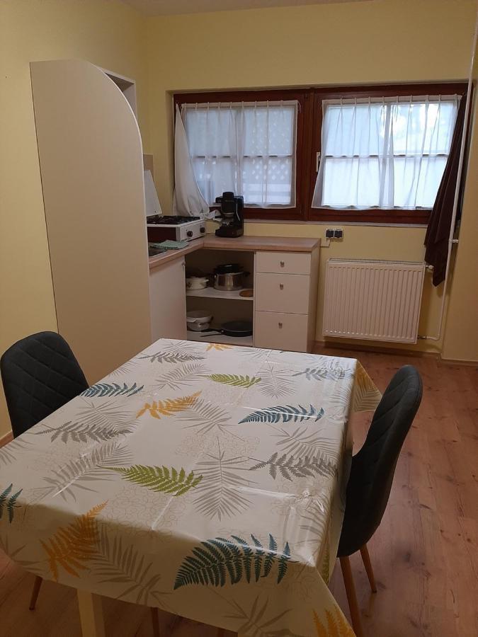 Gyopar Gyoengye Apartmanhaz Orosháza Exteriér fotografie