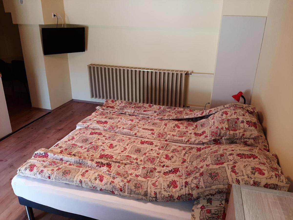 Gyopar Gyoengye Apartmanhaz Orosháza Exteriér fotografie