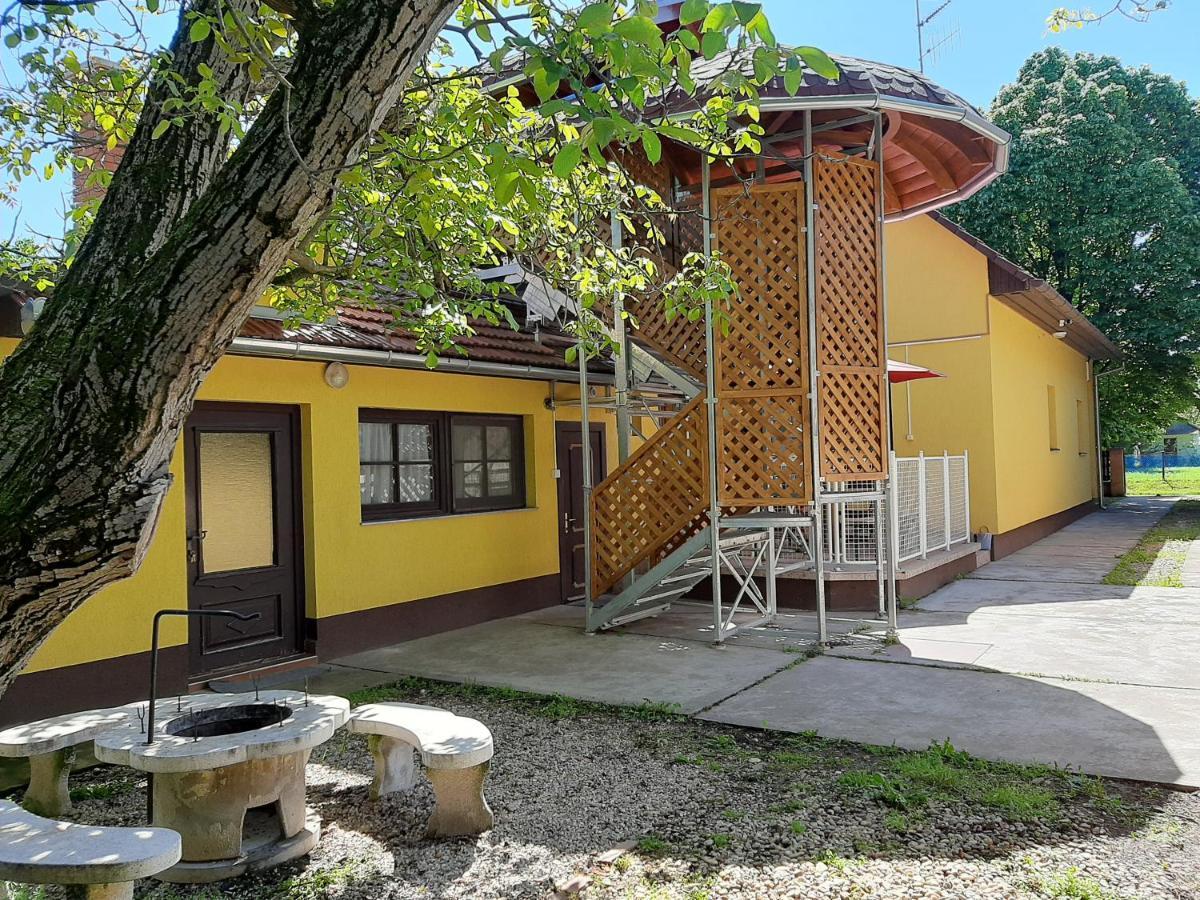 Gyopar Gyoengye Apartmanhaz Orosháza Exteriér fotografie
