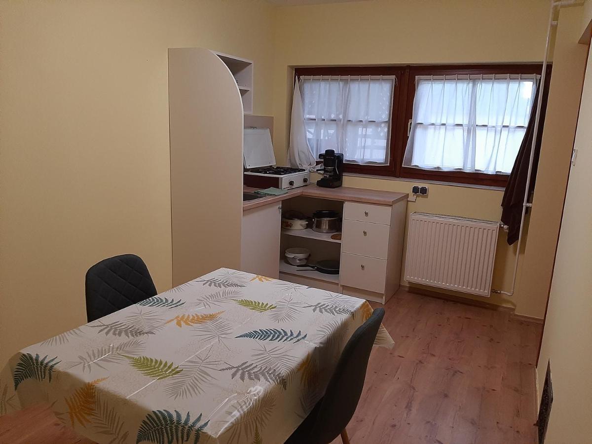Gyopar Gyoengye Apartmanhaz Orosháza Exteriér fotografie