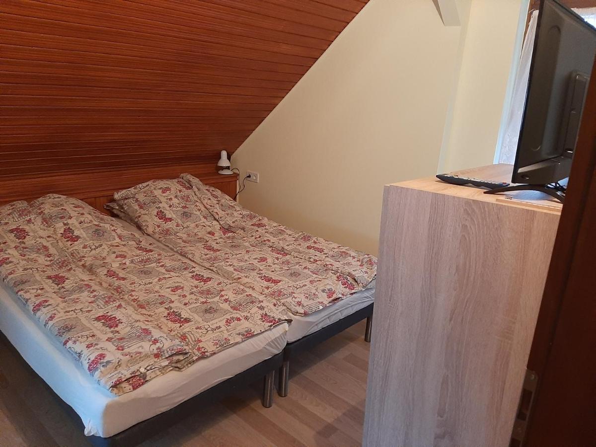 Gyopar Gyoengye Apartmanhaz Orosháza Exteriér fotografie